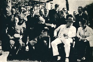 I leader alleati conferiscono al Cairo, novembre 1943, 1945
