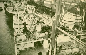 Una impressionante schiera di barche a bordo del Leviathan, c1930 da Unbekannt