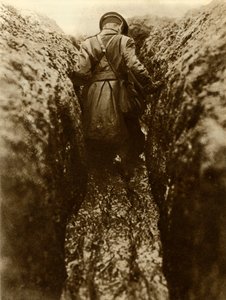 Un ufficiale nelle trincee, Francia, Prima Guerra Mondiale, 1916