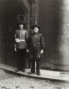 Antico e Moderno alla Torre di Londra, XX secolo da Unbekannt