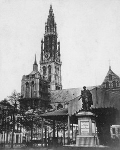 Cattedrale di Anversa e statua dell