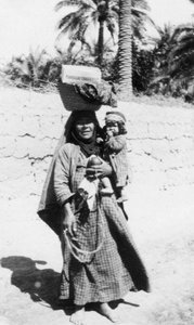 Donna araba e bambino, 1917-1919