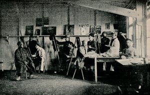 Artisti prigionieri di guerra nel loro studio a Giessen, c1916 da Unbekannt
