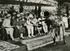 A Suva, Fiji. Presentazione di un dente di capodoglio da Unbekannt