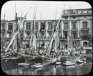 Al molo, porto di Messina, Sicilia, Italia, fine XIX o inizio XX secolo da Unbekannt