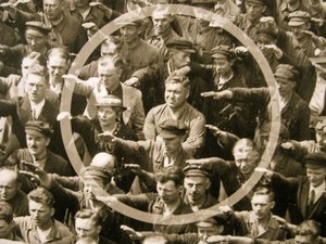 August Landmesser da Unbekannt