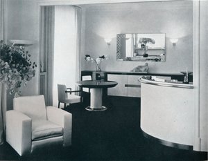 Angolo bar di una sala da pranzo progettata da Jacques Adnet da Unbekannt