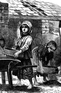 Ragazze a piedi nudi che setacciano la polvere in una fornace, 1871 da Unbekannt