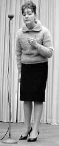 Bella Akhmadulina, poetessa russa, anni 