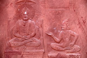 Bhagavad Gita inciso su un tempio indù: dialogo tra Krishna e Arjuna, Vrindavan, India