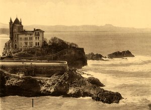 Biarritz - La Villa Belza e la catena dei Pirenei, c1930 da Unbekannt