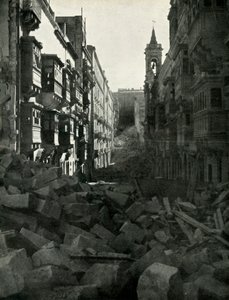 Danni da bombardamento in una strada maltese, Seconda Guerra Mondiale, 1942 da Unbekannt