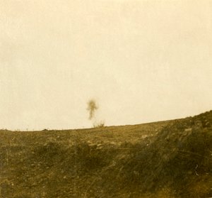 Esplosione di una bomba, c1914-c1918 da Unbekannt