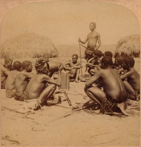 Guerrieri di un villaggio Zulu che tengono un consiglio, vicino al fiume Umlaloose, Zululand, S.A., 1901 da Unbekannt