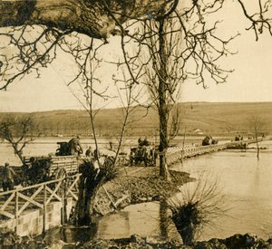 Ponte sul Fiume Mosa a Dugny, Francia settentrionale, c1914-c1918 da Unbekannt