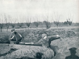 Soldati britannici che praticano il lancio di bombe a mano, c1914
