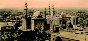 Il Cairo: veduta generale e moschea del sultano Hassan, c1918-c1939