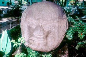Testa monolitica scolpita da Monte Alto, Guatemala, periodo precolombiano, periodo preclassico, 1500-100 a.C. da Unbekannt