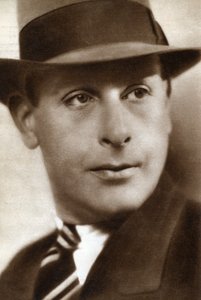 Cedric Hardwicke, attore inglese, 1933