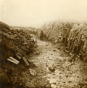 Postazione telefonica centrale a Froideterre, Verdun, nord della Francia, c1916 da Unbekannt