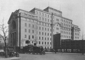 Blocco Centrale di Bush House, Londra, da Aldwych, 1924 da Unbekannt