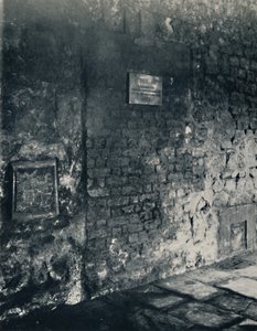 Certosa. Sportello del cibo e ingresso della cella di un monaco, nel chiostro, 1925 da Unbekannt