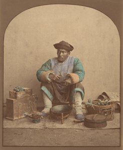 [Uomo cinese seduto con attrezzi], 1870s