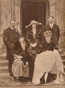 Battesimo del primo figlio di Mary, Principessa Reale, Goldsborough, Yorkshire, 1923