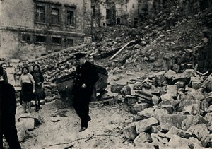 Churchill visita Malta devastata, 1943, 1945