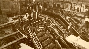 Costruzione di scale mobili alla stazione di Bank, Londra, c1930 da Unbekannt