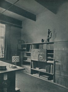 Angolo di una biblioteca progettata da Hans Hartl da Unbekannt
