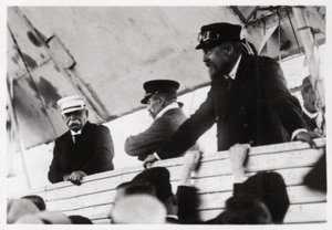 Il Conte Zeppelin e il Dr. Eckener in una gondola Zeppelin, Schwaben, Germania, c1908-1917 da Unbekannt