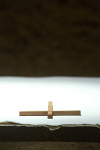 Croce su un altare. Comunità di Taizé, Taizé, Francia da Unbekannt