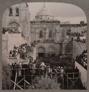 Folle che riempiono ogni nicchia della Chiesa del Santo Sepolcro, c1900