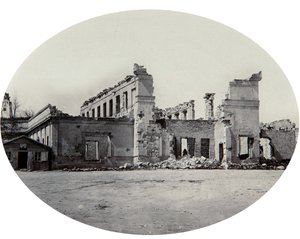 Edificio danneggiato a Sebastopoli dopo la guerra di Crimea, Crimea, 1850s da Unbekannt