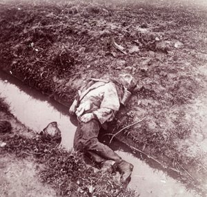 Soldato tedesco morto, Ypres, Fiandre, Belgio, c1914-c1918