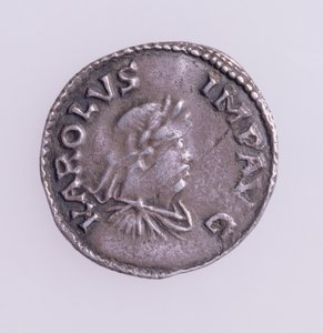 Denaro di Carlo Magno, fronte con ritratto di Carlo Magno, zecca di Quentovic, 768-814