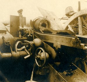 Cannone distrutto, c1914-c1918