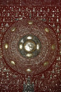 Ruota del Dharma nel Wat Chedi Luang, Chiang Mai, Thailandia da Unbekannt