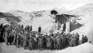Messa di Pasqua nelle dune sulle spiagge del Belgio presso il Mare del Nord, Prima Guerra Mondiale, 1915 da Unbekannt