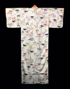 Kimono da donna in raso bianco ricamato, giapponese, periodo Edo, 1600-1867 da Unbekannt