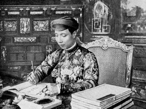 Imperatore Khai Dinh 1885-1925, 12° Imperatore della Dinastia Nguyen, Annam, Vietnam, 1922 da Unbekannt