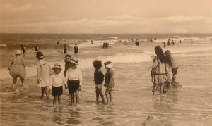 Bambini che fanno il bagno, c1900 da Unbekannt