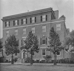 Ingresso frontale su East 57th Street, casa di Mrs WK Vanderbilt, New York City, 1924