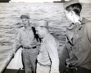 Ernie Pyle visita la USS Hornet