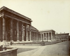 Esterno del British Museum, Great Russell Street, Londra, 1887 da Unbekannt