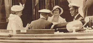 Scherzo di famiglia - lasciando lo Yacht Reale Albert e Victoria a Cowes, c1935 1937 da Unbekannt