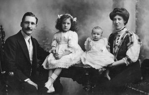 Ritratto di famiglia, c1900s-c1910s da Unbekannt