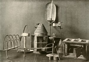 Scaldapiedi, lampade a olio, applique per candele, lanterna di latta e tostapane, XVIII secolo, 1937