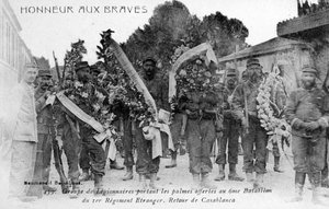 La Legione Straniera Francese onora i coraggiosi, Algeria, 1910 da Unbekannt